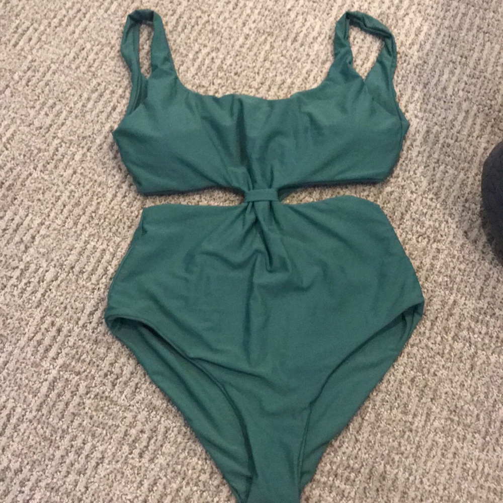 NWT Cupshe one piece size medium